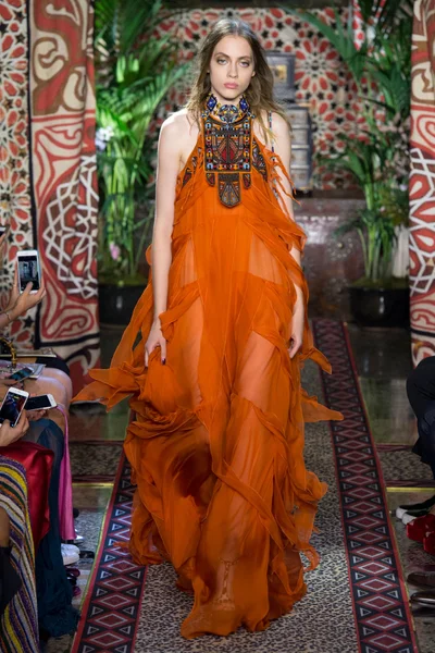 Look 28